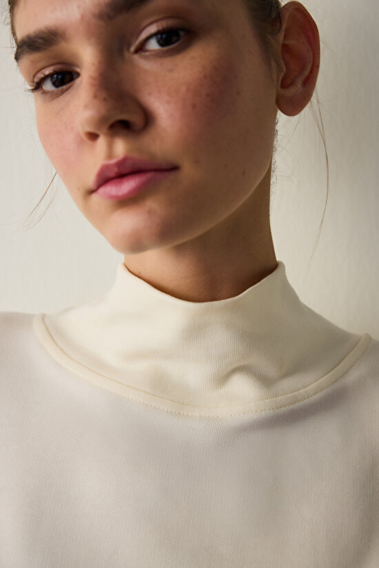 White Flowy Turtleneck Sweatshirt - 3