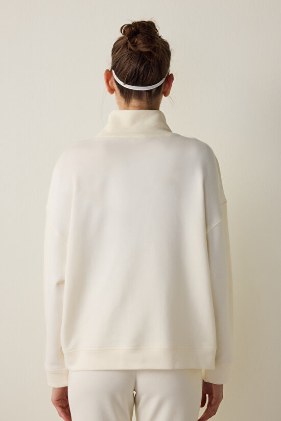 White Flowy Turtleneck Sweatshirt - 4