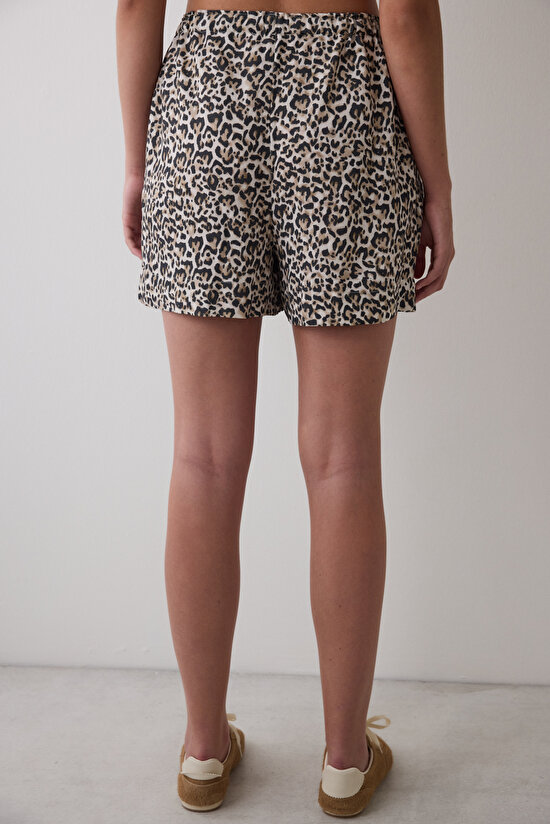 Plise Detaylı Desenli Çok Renkli Şort - 6