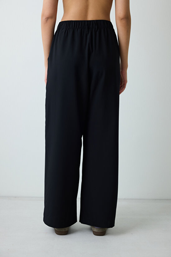 Loose Fit Black Pant - 3