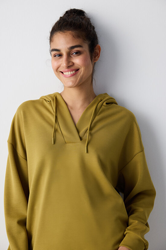 Hardal Renk V Yaka Kapüşonlu Silky Touch Sweatshirt Hardal Renk V Yaka Kapüşonlu Silky Touch Sweatshirt - 3