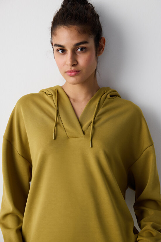 Hardal Renk V Yaka Kapüşonlu Silky Touch Sweatshirt Hardal Renk V Yaka Kapüşonlu Silky Touch Sweatshirt - 4