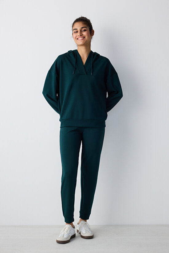 Koyu Yeşil V Yaka Silky Touch Sweatshirt - 1