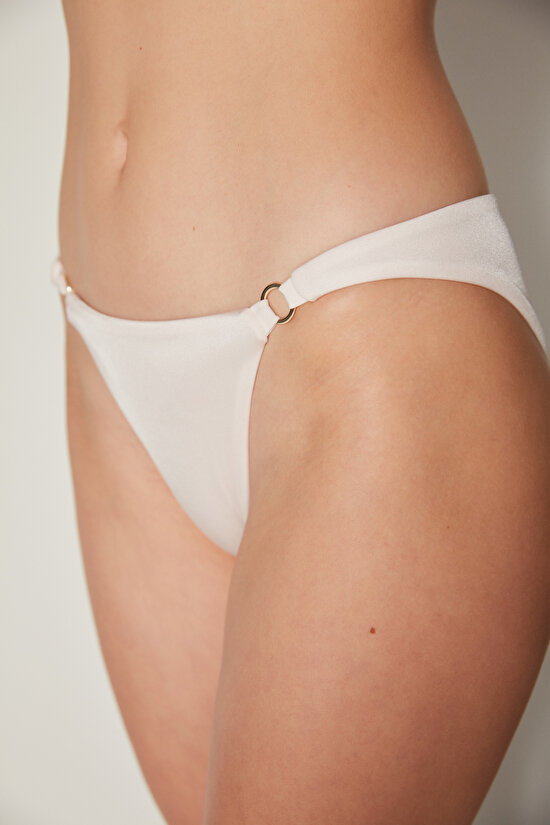 Beyaz Rita Omuzları Örgü Detaylı Üçgen Bikini Takımı-Özgür Masur Koleksiyonu - 5