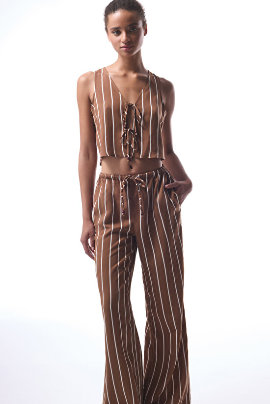 Marea Çizgili Bağlama Detaylı V Yaka Crop Top Üst Marea Çizgili Bağlama Detaylı V Yaka Crop Top Üst - 6