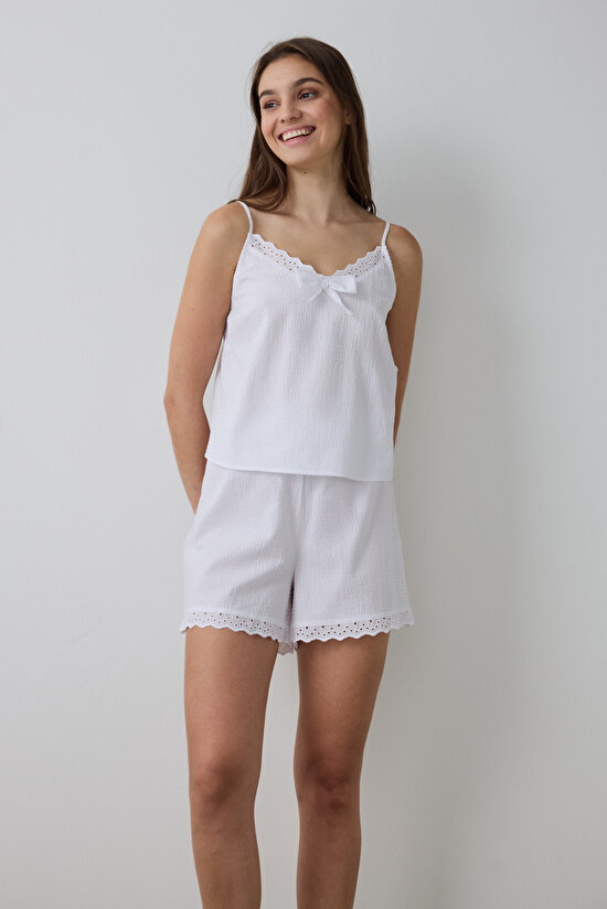 Optik Beyaz Alia Dantelli V Yaka Ayarlanabilir Askılı Şortlu Pijama Takımı - 1