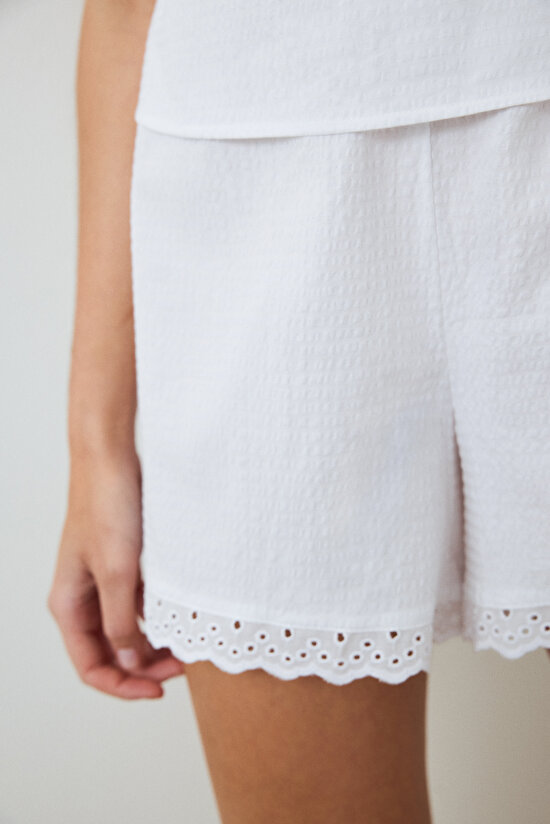 Optik Beyaz Alia Dantelli V Yaka Pamuklu Ayarlanabilir Askılı Şortlu Pijama Takımı - 3