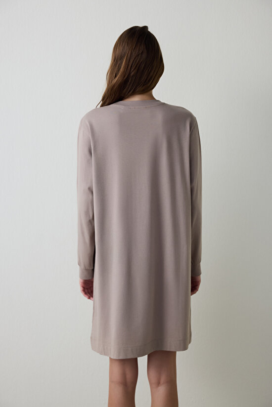 Koyu Bej Just Chill Mickey Mouse Baskılı Pamuklu Uzun Kollu Gecelik - 4