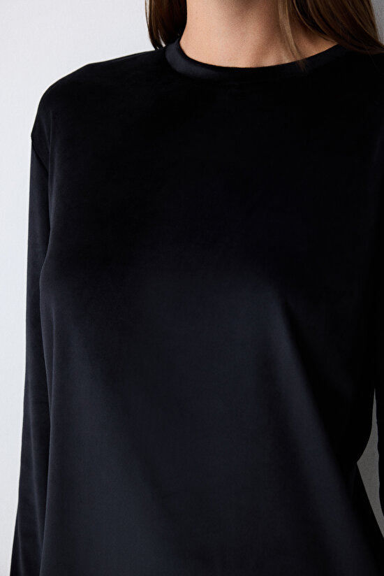 Black Fuzzy Solid Black Sweatshirt - 3