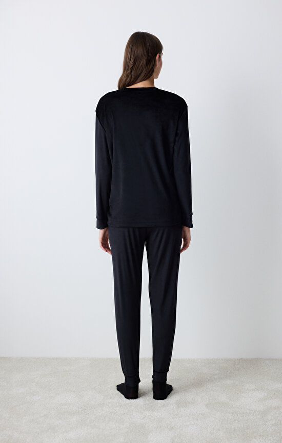 Black Fuzzy Solid Black Sweatshirt - 4