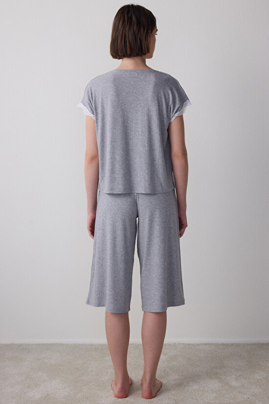 Gri Melanj Lilah Dantelli V Yaka Kısa Kollu Kapri Pijama Takımı - 3