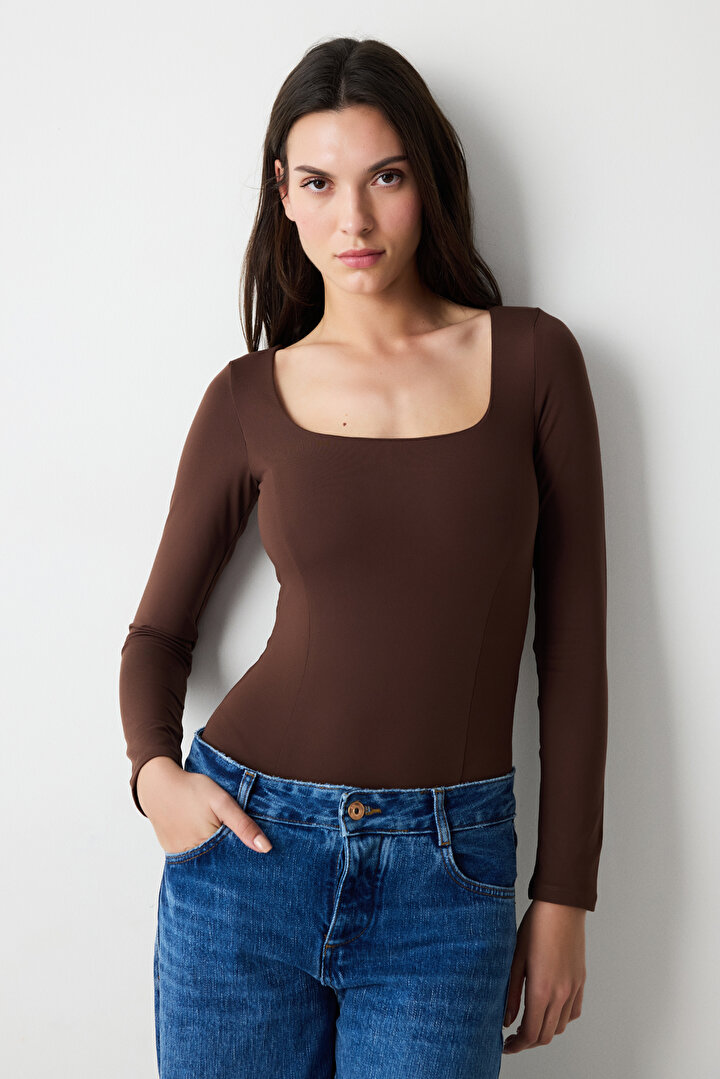 Front Detailed Brown Body - 1