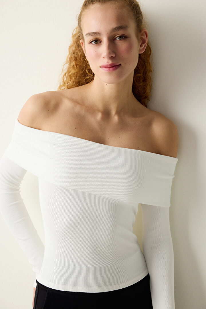 Foldable Shoulder Off-White Top - 2