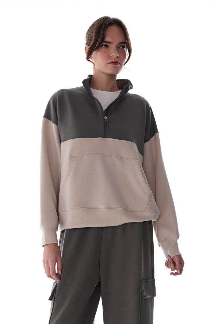 Haki Silky Feel Color Block Sweatshirt - 2