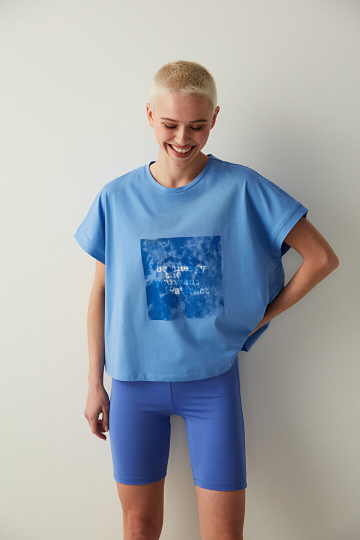 Mavi Baskılı Kolu Dikiş Detaylı Tişört - 2