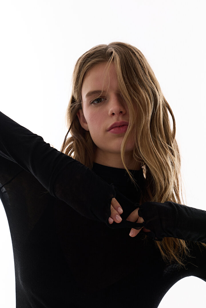 Siyah Kaşmir Dik Yaka Uzun Kollu Üst - 2