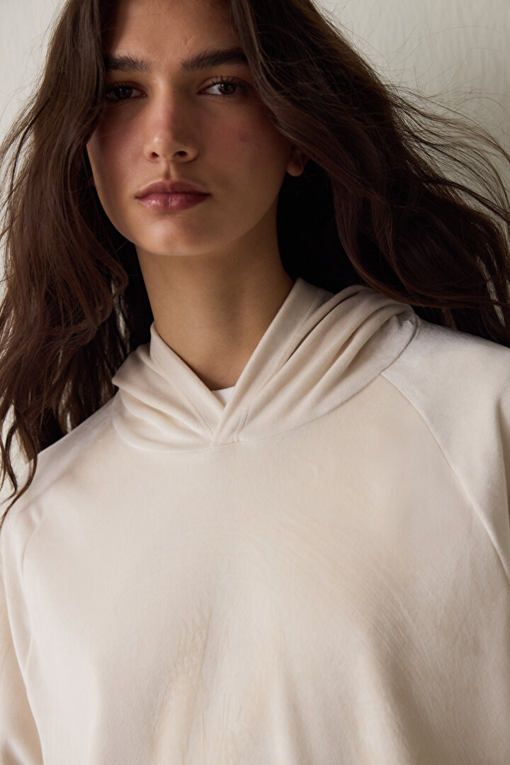 Bej Yumuşak Kadife Sıcak Tutan Kapüşonlu Sweatshirt - 2