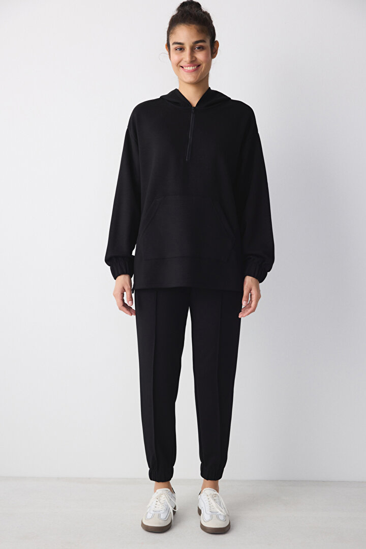 Silky Feel Zipped Black Sweatshirt - 2