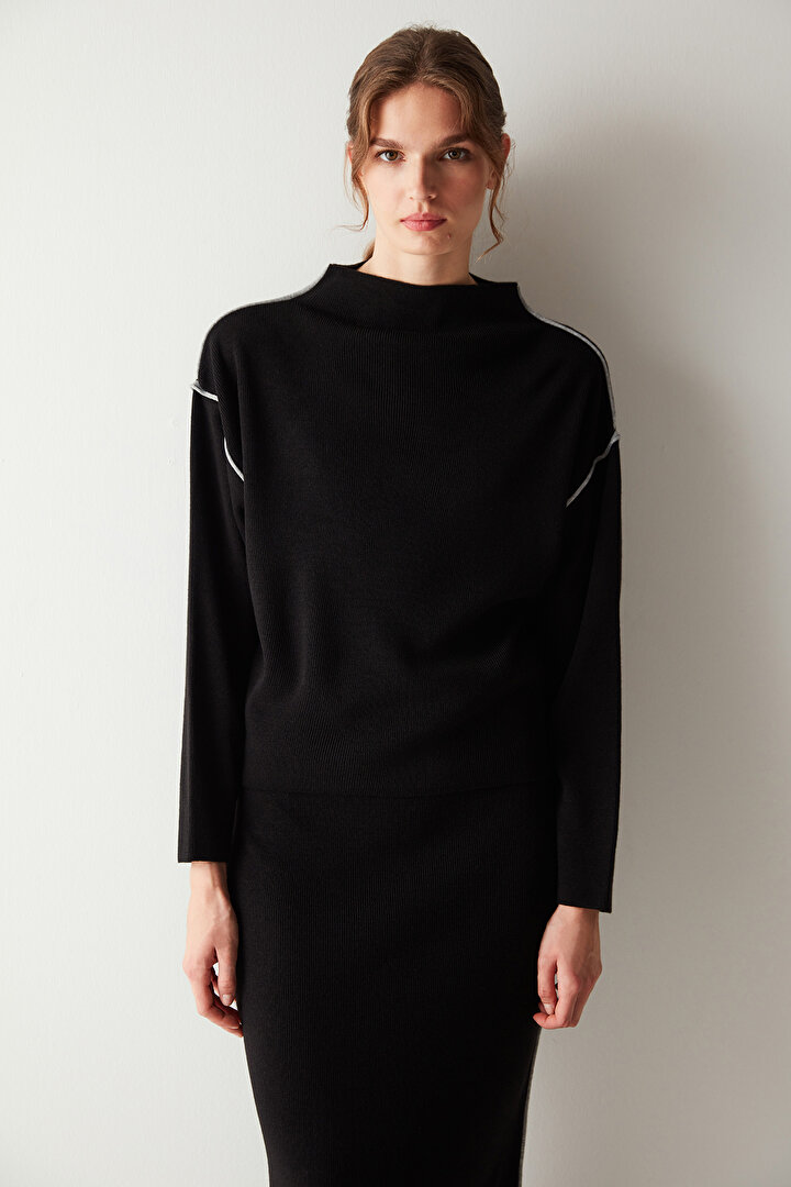 Şerit Detaylı Siyah Sweater - 1