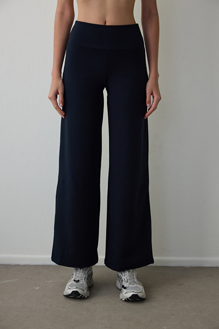 Siyah Termal Etkili Uzun Kollu Fermuarlı Dik Yaka Ceket - 1