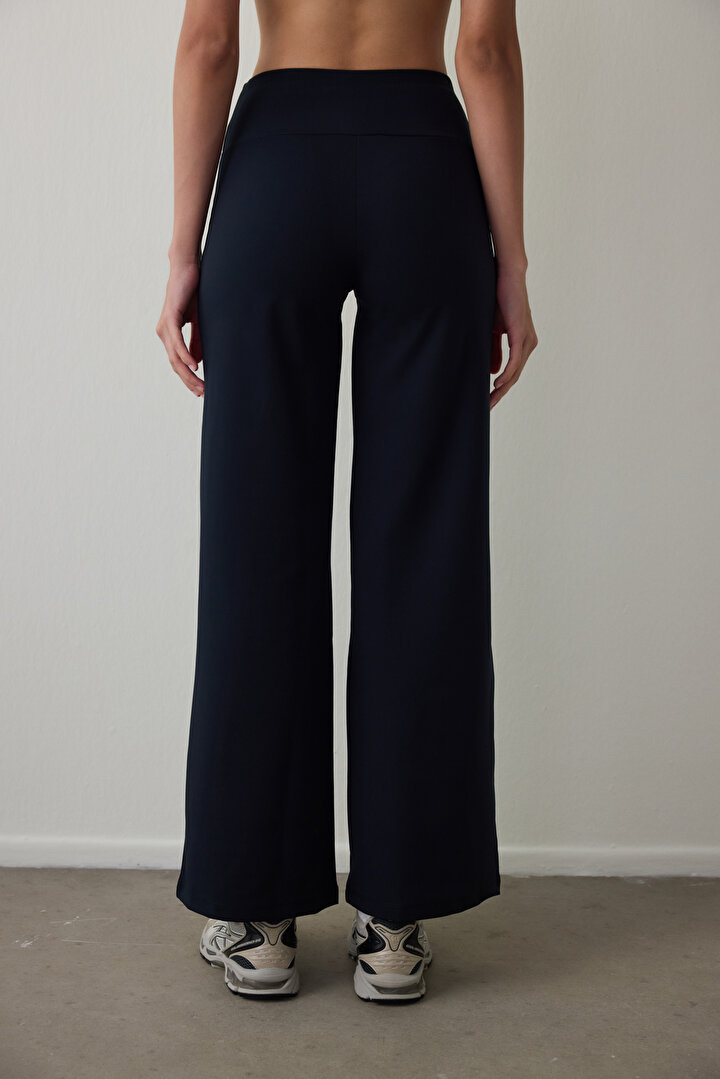 Siyah Termal Etkili Uzun Kollu Fermuarlı Dik Yaka Ceket - 2