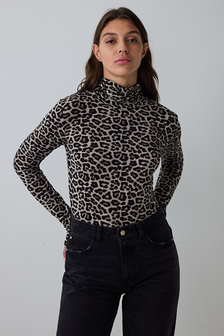 Leopar Desenli Yarım Balıkçı Yaka Slim Fit Uzun Kollu Üst - 1