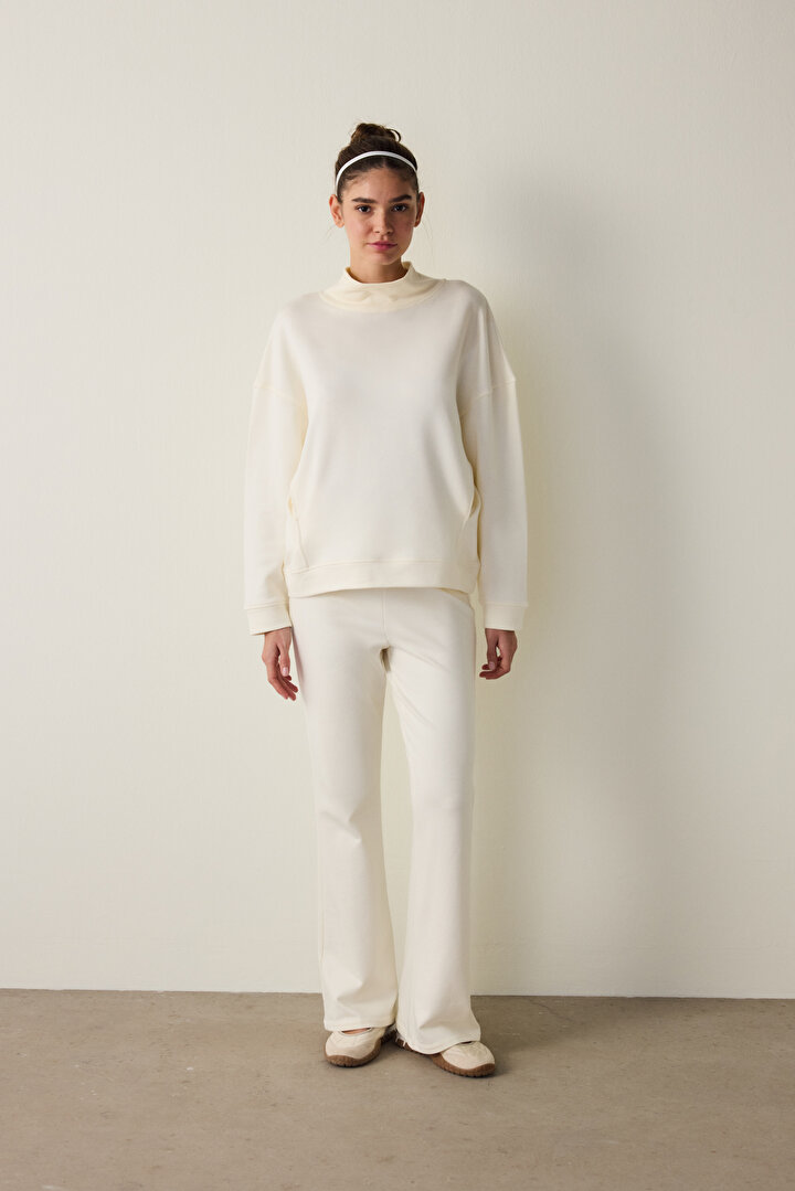 White Flowy Turtleneck Sweatshirt - 2