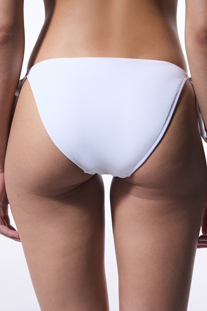 Beyaz Nakışlı Bikini Altı - 2