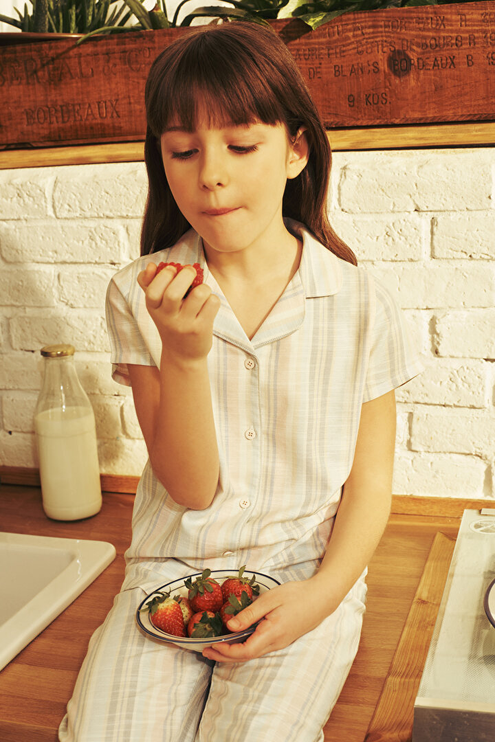 Kırık Beyaz Kız Çocuk Stripes Düğmeli Gömlek Pijama Takımı - 1