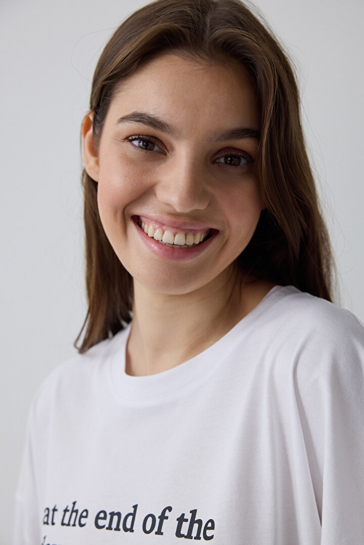 Optik Beyaz Lilah Bisiklet Yaka Slogan Baskılı Crop Pijama Üstü - 2