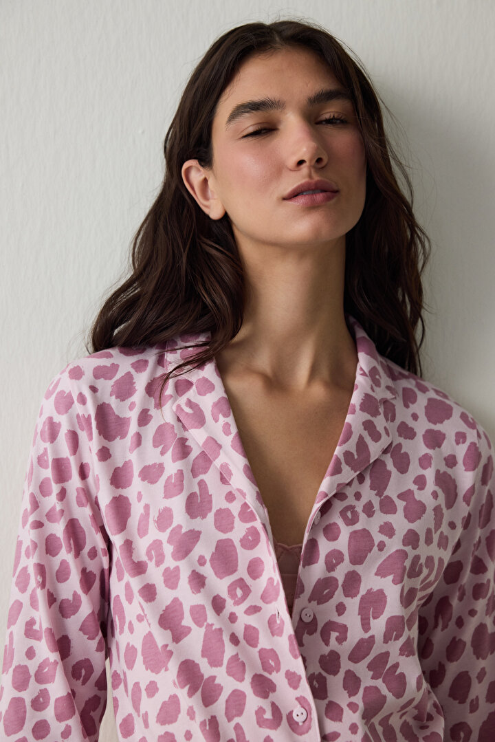Pembe Leopar Desenli Uzun Kollu Düğmeli Gömlek Yaka Pijama Takımı - 2