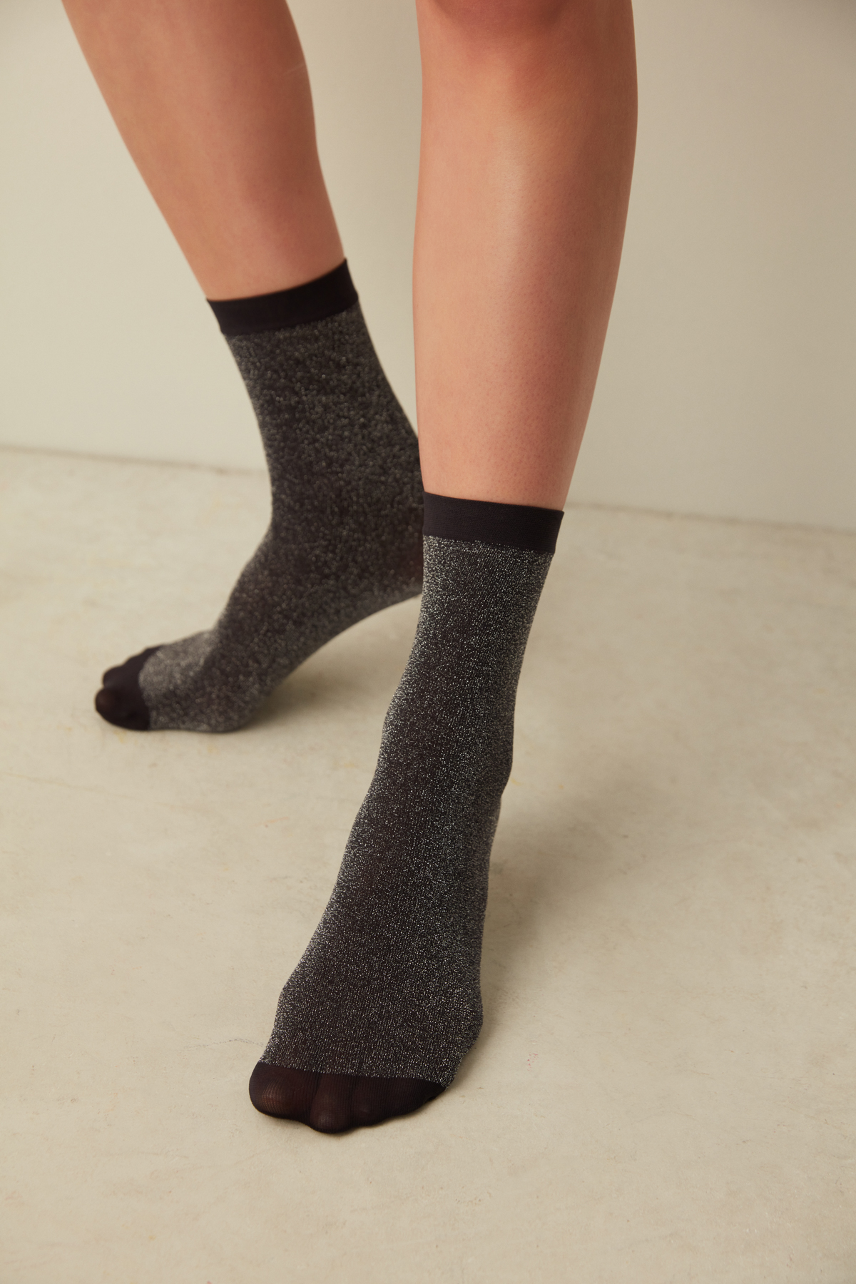 Penti Siyah-Gümüş Yıldız Tozu Desenli Soket Çorap. 1